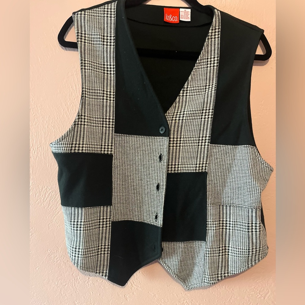 Liz& Co. vest